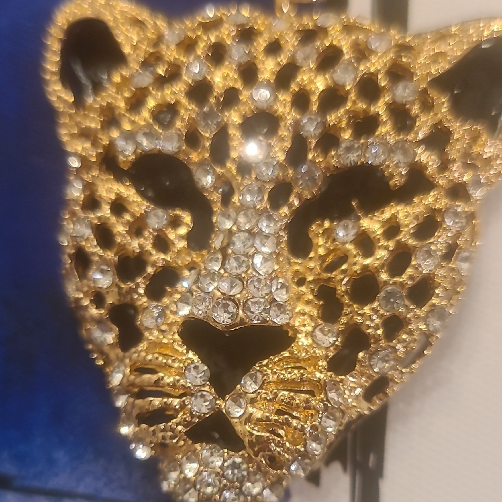 Gold and Crystal Leopard Keychain - Picture 3 of 5